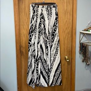 Magic Black/White Tribal Print Flowy Maxi size L